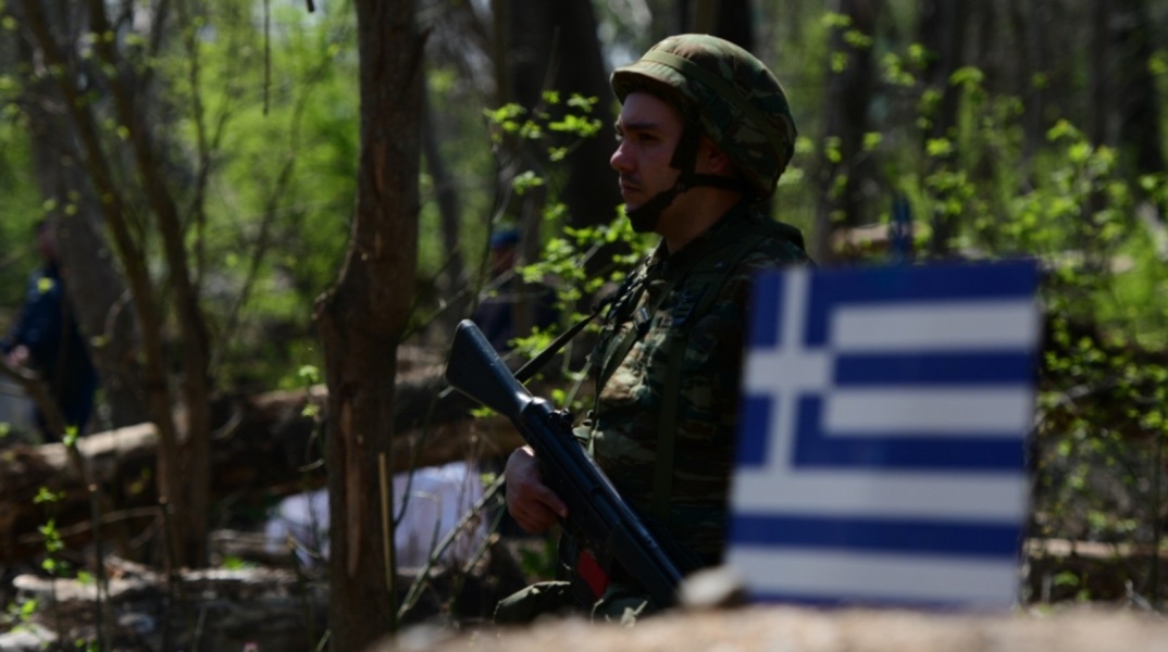 Θεσσαλονίκη: Εξάρθρωση πολυμελούς εγκληματικής ομάδας που διακινούσε παράνομα μετανάστες μέσω του Έβρου - Συνελήφθησαν 12 άτομα και ο αρχηγός της σπείρας.