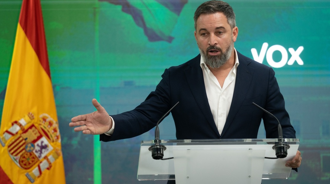 Ισπανία: Το ακροδεξιό Vox αρνείται την ύπαρξη της έμφυλης βίας και αναγκάζει το Λαϊκό Κόμμα να βαδίζει σε ναρκοπέδιο μέχρι τις εκλογές.