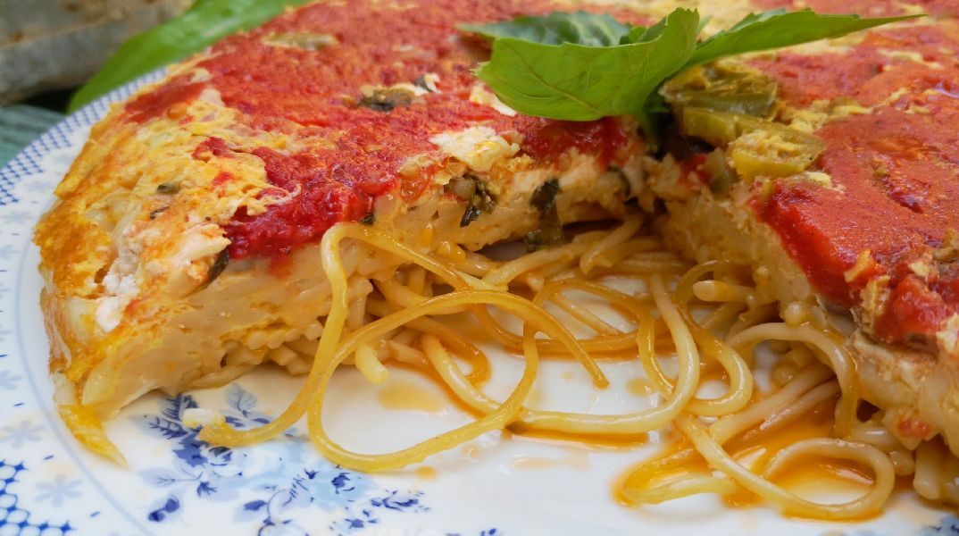 Kαλοκαιρινή μακαρονο-ομελέτα!