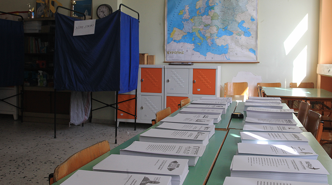 Απλή αναλογική και «παντοδυναμία Μητσοτάκη» έβαλαν τα παρατράγουδα στη Βουλή