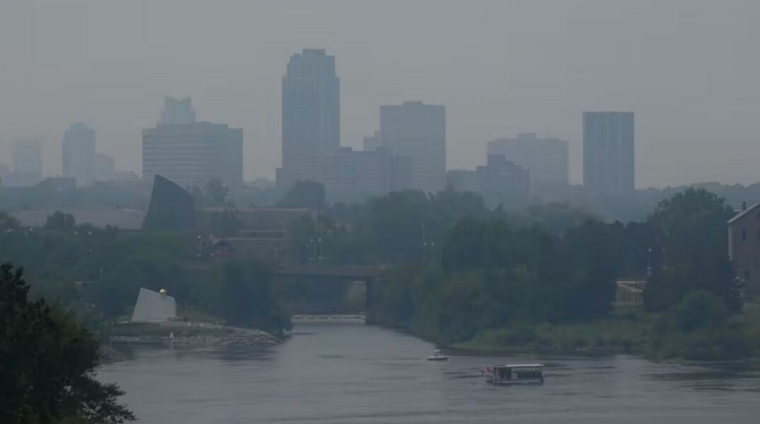 Το Μόντρεαλ «πνίγεται» από τον καπνό