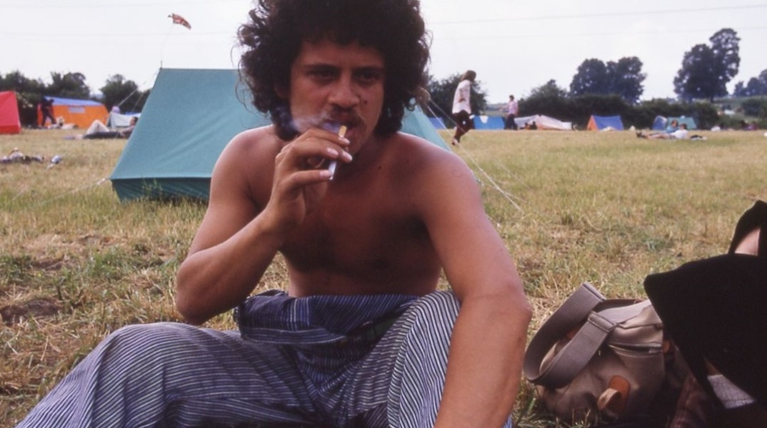 Φεστιβάλ Γκλαστονμπέρι: Οι χαμένες φωτογραφίες του Paul Misso από το 1971 - Με David Bowie και Hawkwind - Κυκλοφορούν σε ένα νέο λεύκωμα.