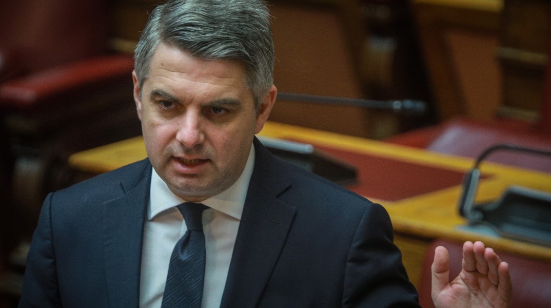 Οδυσσέας Κωνσταντινόπουλος: Στο πλευρό της Σοφίας Ζαχαράκη ο βουλευτής του ΠΑΣΟΚ μετά την ανάρτηση Τζήμερου για υπουργοποιήσεις άγαμων - άτεκνων.