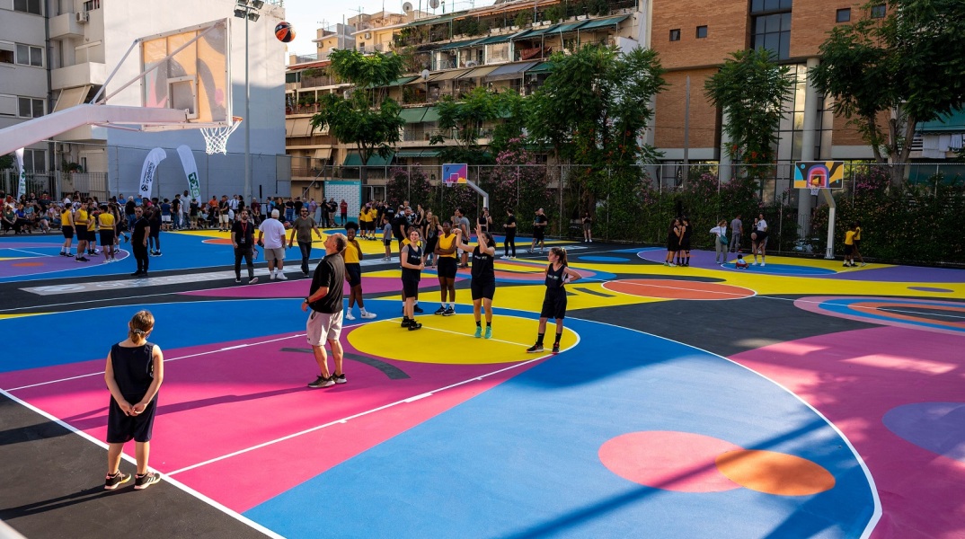 Δήμος Αθηναίων: Ανακαινίστηκαν πλήρως δύο ανοιχτά γήπεδα μπάσκετ στα Πατήσια