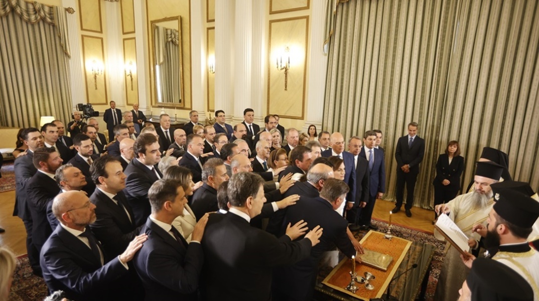Στιγμιότυπο από την ορκωμοσία της νέας κυβέρνησης