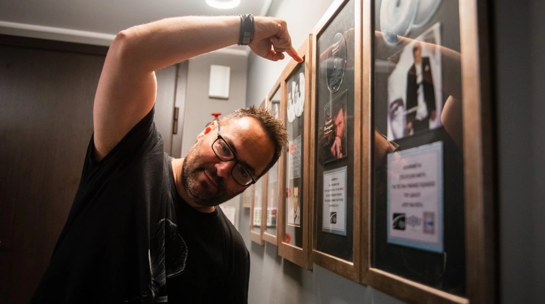 Επίσκεψη στο Studio Nikta: Ο μουσικός παραγωγός Τάσος Κατσούλης μιλά για τη διαδικασία ηχογράφησης, την παραγωγή και την ολοκλήρωση ενός άλμπουμ