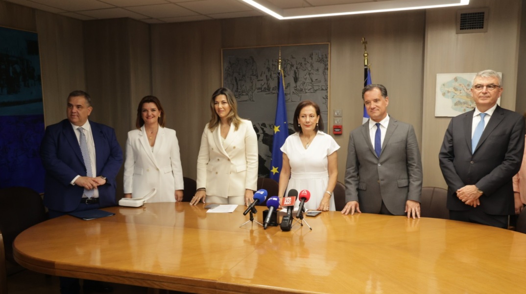 Άδωνις Γεωργιάδης - Σοφία Ζαχαράκη: Ανέλαβαν το υπουργείο Εργασίας και Κοινωνικής Ασφάλισης και το νεοσύστατο υπουργείο Κοινωνικής Συνοχής και Οικογένειας.