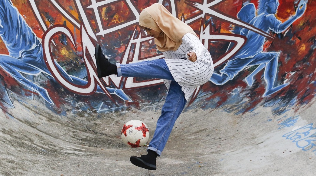 Γαλλία: Το Κρατικό Συμβούλιο αποφάνθηκε ότι οι ποδοσφαιρίστριες μπορούν να αγωνίζονται φορώντας μαντίλα - Ισχύει η απαγόρευση για την εθνική ομάδα.