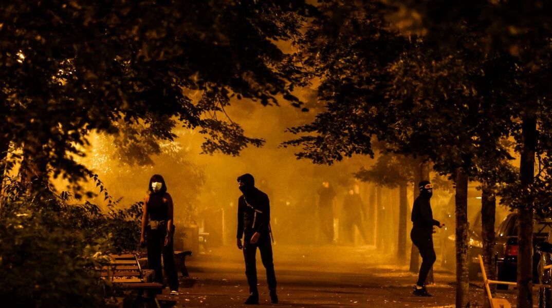 Σε κλοιό ταραχών η Γαλλία μετά τη δολοφονία εφήβου από αστυνομικό