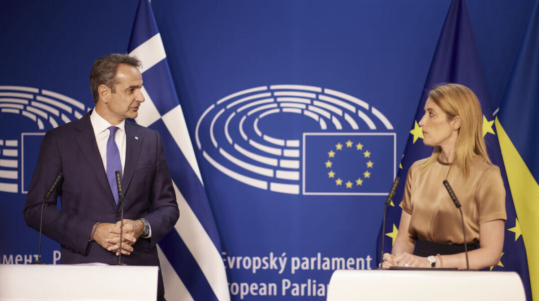 Κυριάκος Μητσοτάκης: Με την πρόεδρο του ευρωκοινοβουλίου Ρομπέρτα Μέτσολα συναντήθηκε στις Βρυξέλλες ο πρωθυπουργός - Οι κοινές δηλώσεις για το μεταναστευτικό.