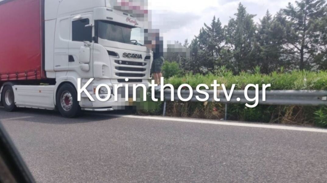 Νταλίκα προσέκρουσε στις προστατευτικές μπάρες στην Ε.Ο. Κορίνθου-Τριπόλεως