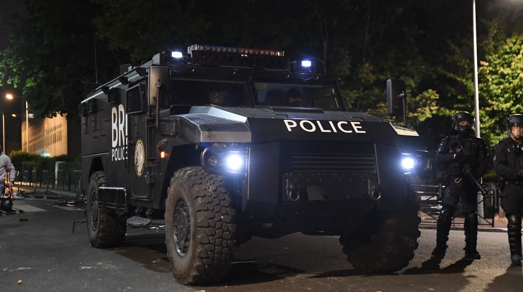 ΟΗΕ: Η Γαλλία πρέπει να αντιμετωπίσει τα βαθιά προβλήματα ρατσισμού στους κόλπους των δυνάμεων επιβολής της τάξης - Τρίτη ημέρα ταραχών μετά τον θάνατο εφήβου.