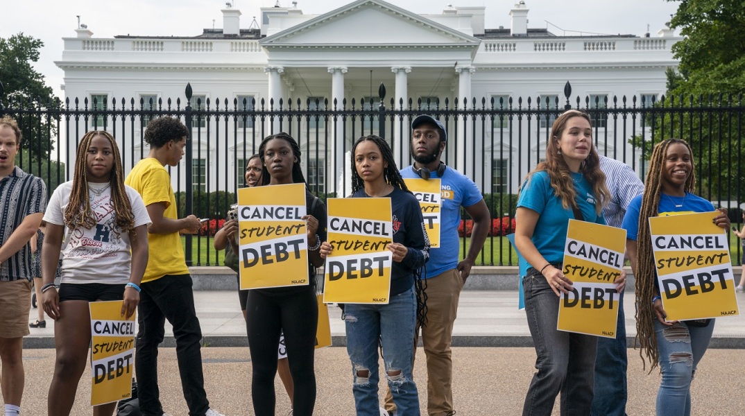 ΗΠΑ: Το Ανώτατο Δικαστήριο ακύρωσε το εμβληματικό μέτρο του προέδρου Μπάιντεν για διαγραφή μέρους του φοιτητικού χρέους - Επικράτησε η συντηρητική πλειοψηφία.