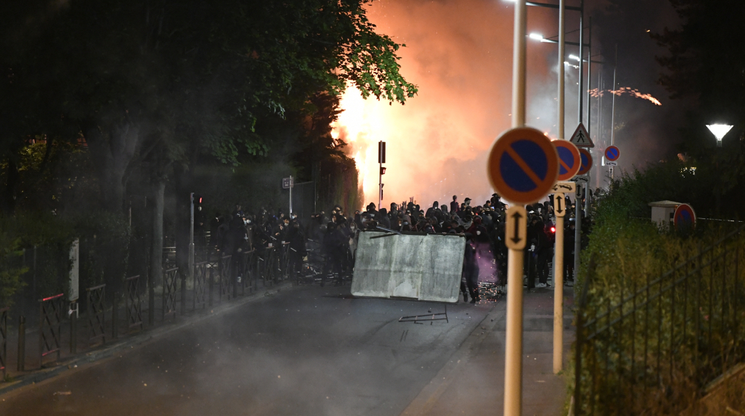 Αντι-γαλλικό αίσθημα, άγνοια, απλοϊκές αναλύσεις