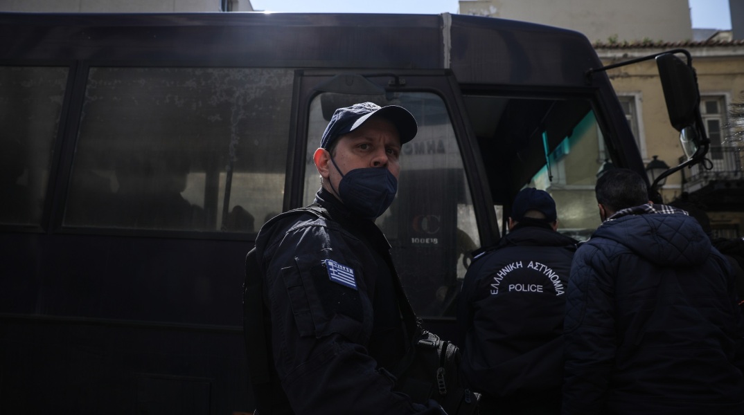 Κύκλωμα trafficking – Λατινική Αμερική: Προφυλακίστηκε ο φερόμενος ως εγκέφαλος και η σύζυγός του - Αφέθηκαν ελεύθεροι εννέα κατηγορούμενοι