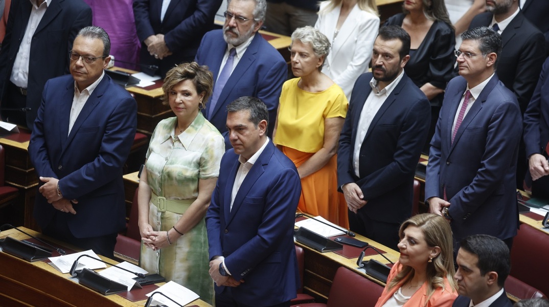Η εκλογική συντριβή του ΣΥΡΙΖΑ, η παραίτηση του Αλέξη Τσίπρα από την ηγεσία του κόμματος και η επόμενη μέρα.