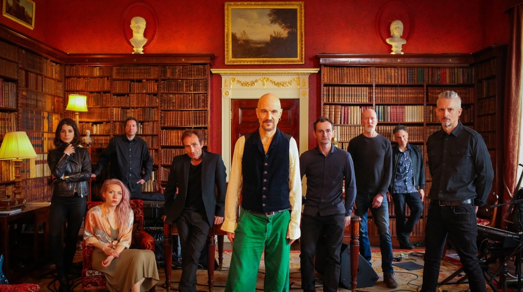 Συνέντευξη James: Ο Tim Booth μιλάει στην ATHENS VOICE πριν τη συναυλία τους στο Ηρώδειο, το Σάββατο 10 Ιουλίου.