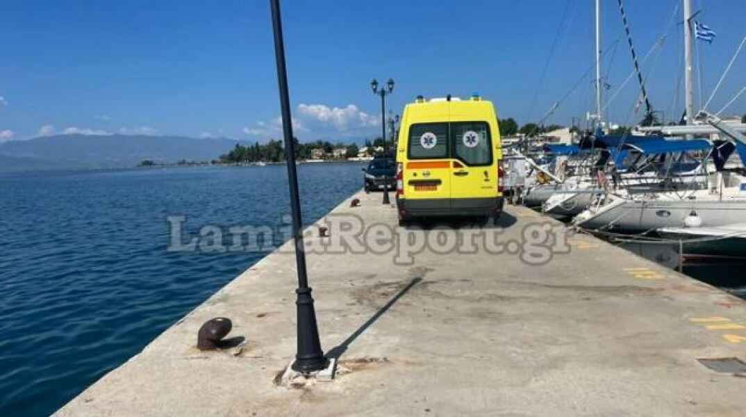 Ασθενοφόρο στο λιμάνι Ράχες της Φθιώτιδας μετά από κλήση για πνιγμό δύο ατόμων