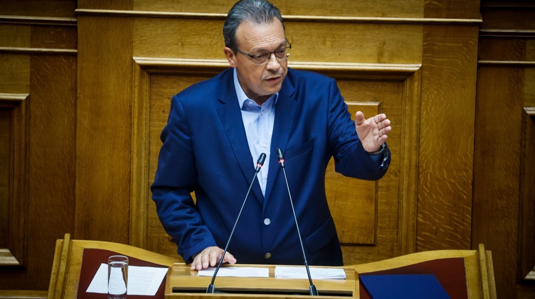 Ο Σωκράτης Φάμελλος στο βήμα της Βουλής