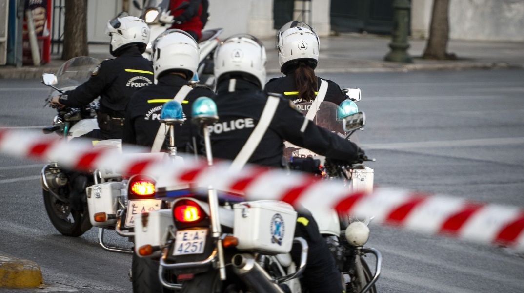 Άγιος Δημήτριος: Συνελήφθησαν έξι ανήλικοι για συμπλοκή - Ενεπλάκησαν με καλυμμένα χαρακτηριστικά - Βρέθηκαν όπλα στην κατοχή τους.