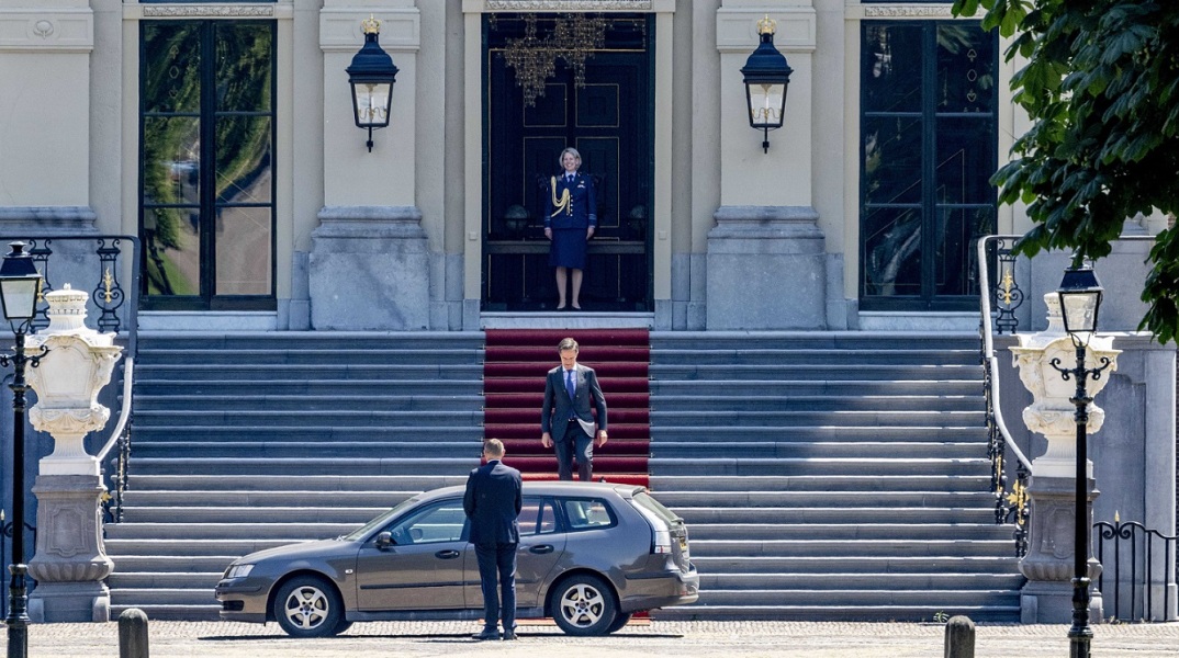 Ολλανδία: Συνάντηση του πρωθυπουργού Ρούτε με τον βασιλιά της χώρας για τη συγκρότηση υπηρεσιακής κυβέρνησης μετά την κατάρρευση του συνασπισμού.