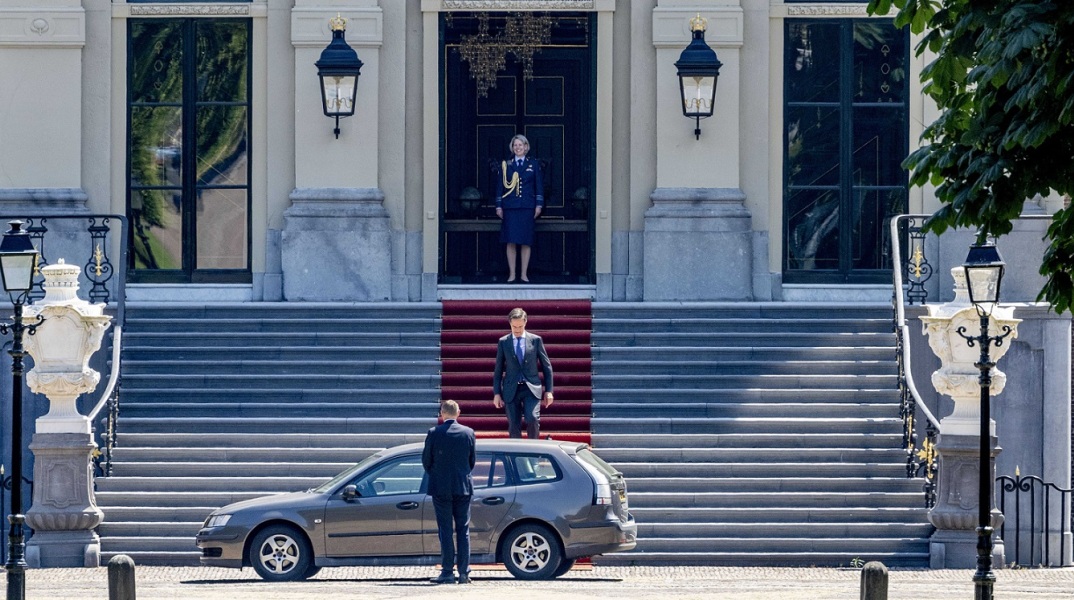 Ολλανδία: Συνάντηση του πρωθυπουργού Ρούτε με τον βασιλιά της χώρας για τη συγκρότηση υπηρεσιακής κυβέρνησης μετά την κατάρρευση του συνασπισμού.