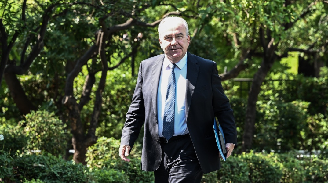 Βουλή - Προγραμματικές Δηλώσεις - Τους στόχους του υπουργείου Οικονομικών περιέγραψε ο Νίκος Παπαθανάσης: Θέλουμε σύντομα να πετύχουμε την επενδυτική βαθμίδα. 