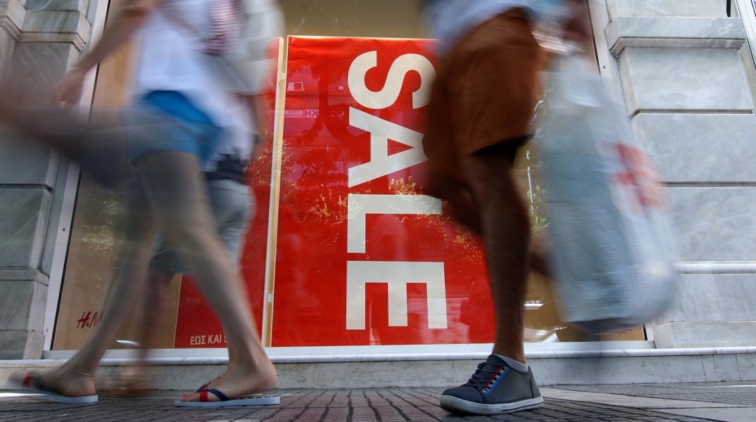 Ξεκινούν τη Δευτέρα οι θερινές εκπτώσεις - «Ανάσα» για λιανεμπόριο και καταναλωτές - Το χρονοδιάγραμμα και οι εκτιμήσεις για τον τζίρο. 