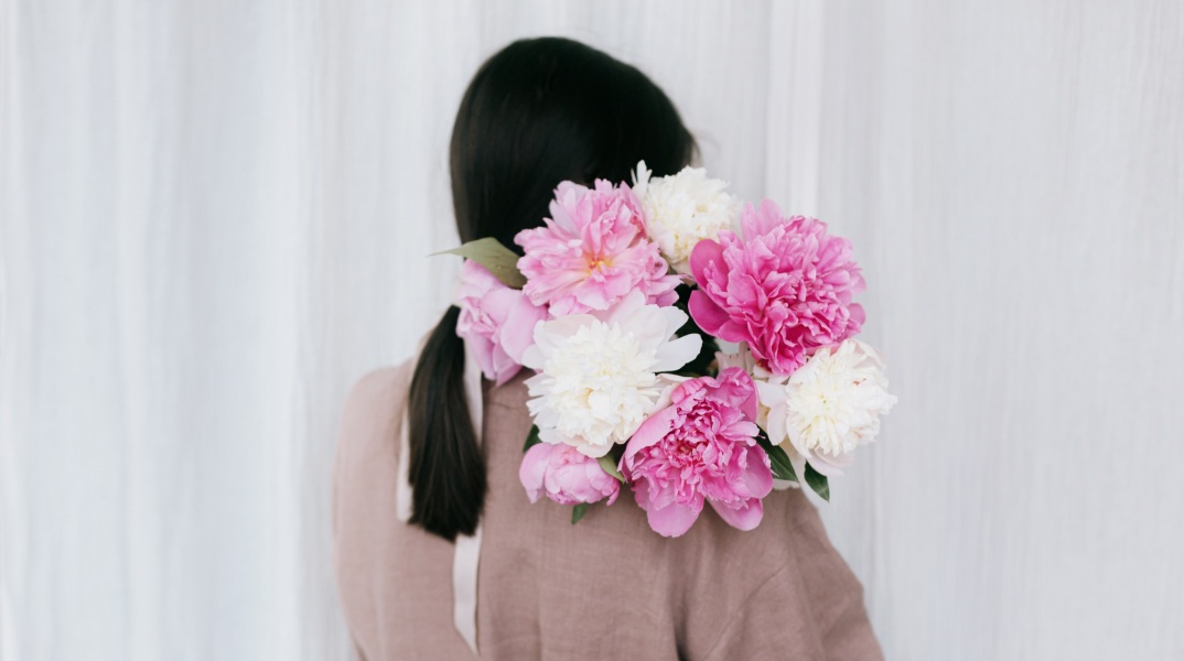 Ποιοι γιορτάζουν σήμερα 10 Ιουλίου; Το εορτολόγιο της Athens Voice σου τους θυμίζει. Μην ξεχάσεις να τους δώσεις τις καλύτερες ευχές σου!