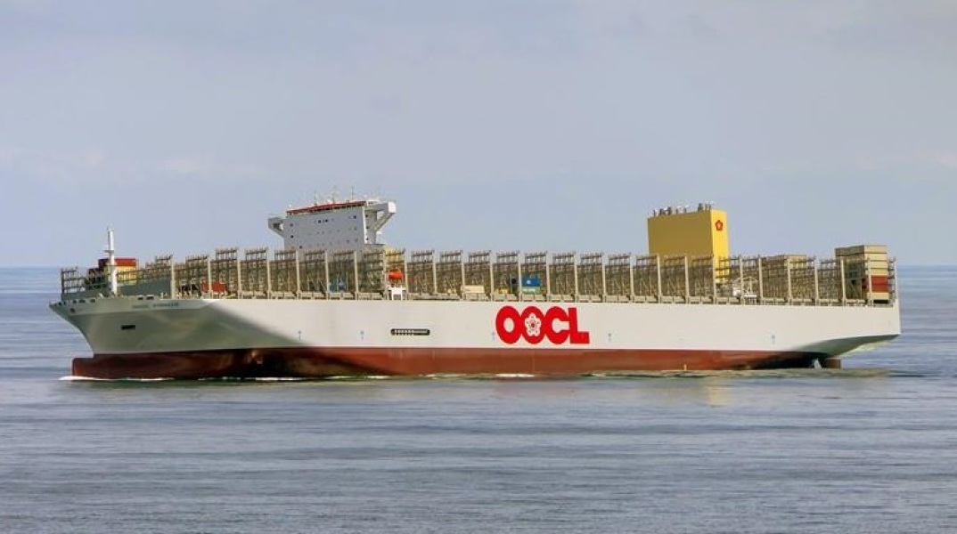 Στο λιμάνι του Πειραιά θα καταπλεύσει τη Δευτέρα το νεότευκτο «OOCL Piraeus» - Ένα από τα μεγαλύτερα πλοία κοντέινερ παγκοσμίως.
