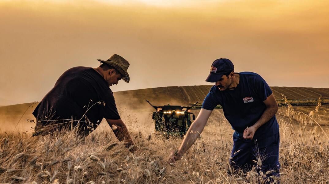 Melissa: Ο φωτογράφος Τάσος Βρεττός μας ταξιδεύει μέσα από το φακό του στην ιστορία της αγαπημένης μάρκας