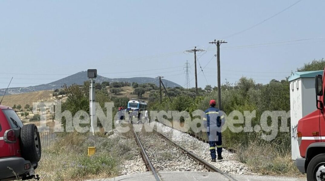 Οι αρχές στο σημείο της παράσυρσης μοτοσικλέτας από τρένο στον Βόλο