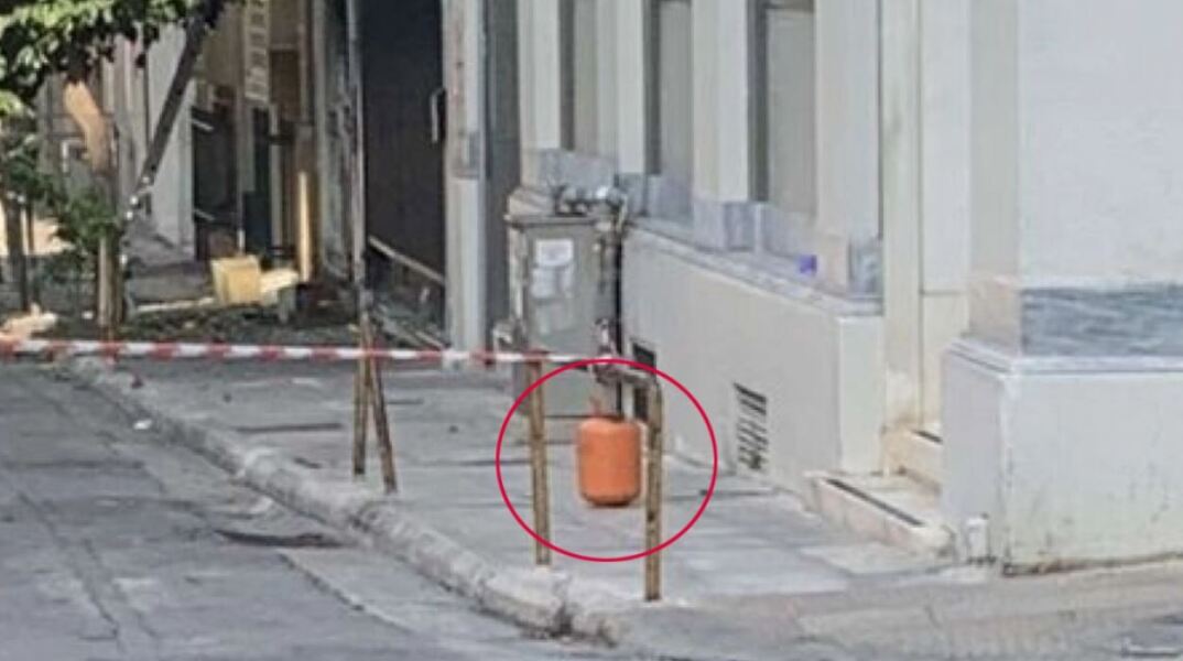 Βίντεο με τον δράστη που έβαλε τους εκρηκτικούς μηχανισμούς στην Τεκτονική Στοά