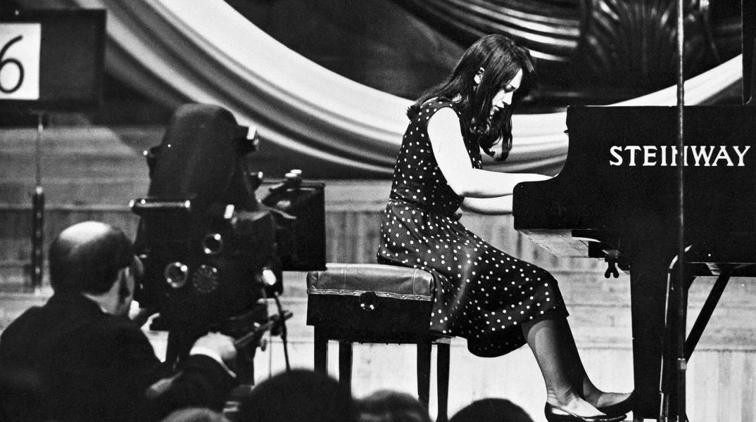 Η σημασία και η πρόκληση για έναν πιανίστα που ανεβαίνει ολομόναχος στη σκηνή χωρίς να υπάρχει ούτε μία νότα γραμμένη.