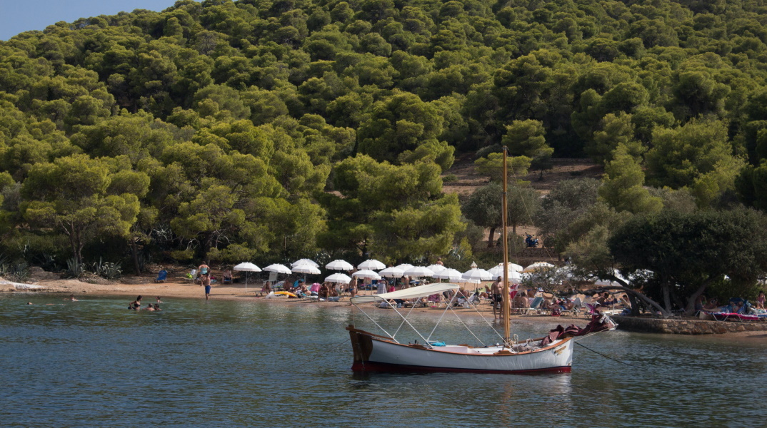 Σπέτσες: Οδηγός για αξιοθέατα, παραλίες, φαγητό, διασκέδαση