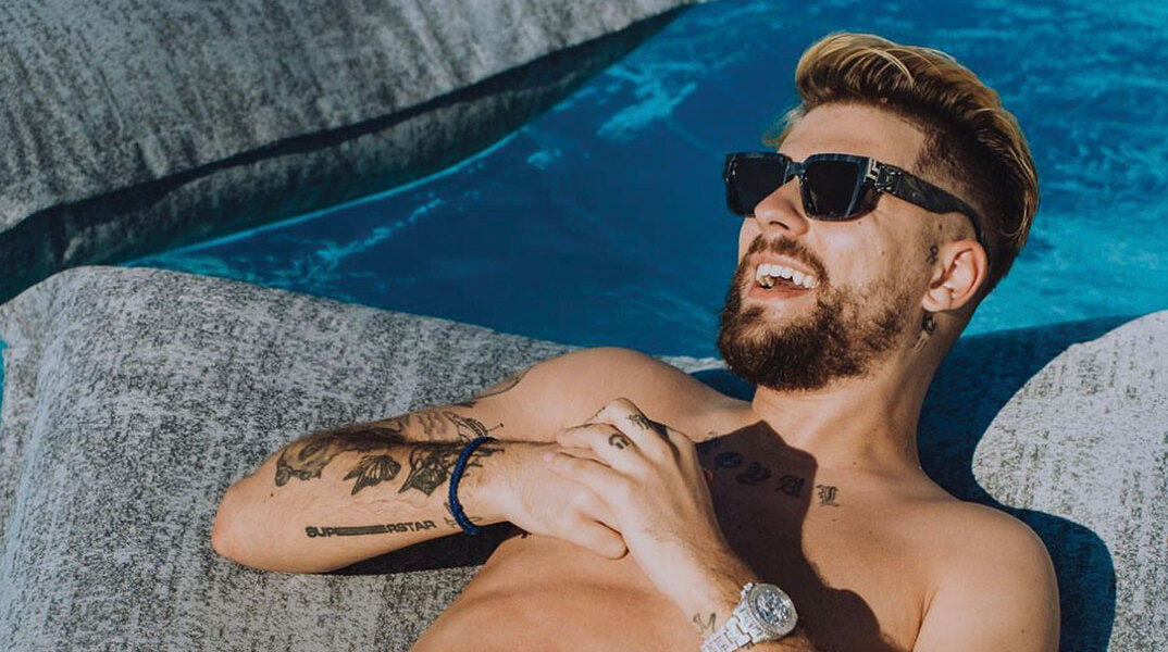 Τραγουδιστής FY