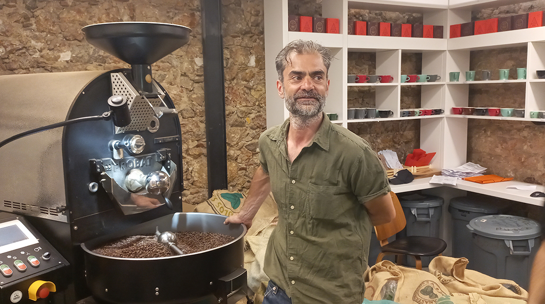 Ο Αντώνης Τζαρουγκιάν είναι ο roaster των ψηφιακών νομάδων