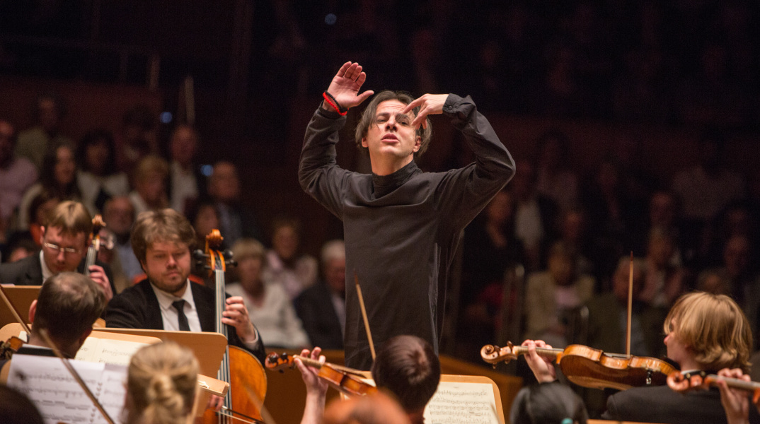 Ο Θεόδωρος Κουρεντζής έρχεται με την Ορχήστρα Utopia στο Μέγαρο Μουσικής Αθηνών