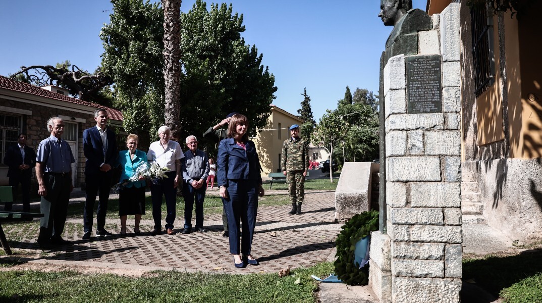 Κατάθεση στεφάνου της Προέδρου της Δημοκρατίας 