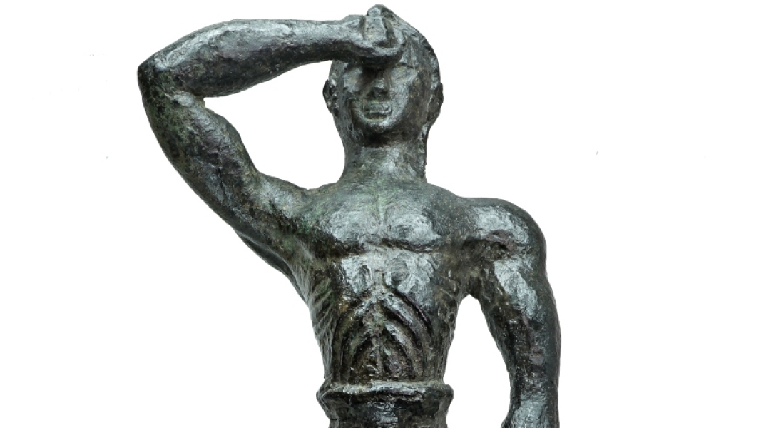 Το ειδώλιο Κούρου από την Κρήτη που φέρνει στο φως η δράση "Αθέατο Μουσείο" στο Εθνικό Αρχαιολογικό Μουσείο