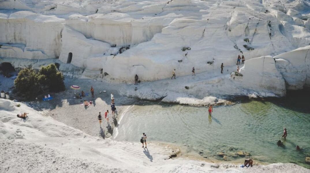 Πάρος και Μήλος πρωταγωνιστούν στις επιλογές των Αμερικανών για διακοπές