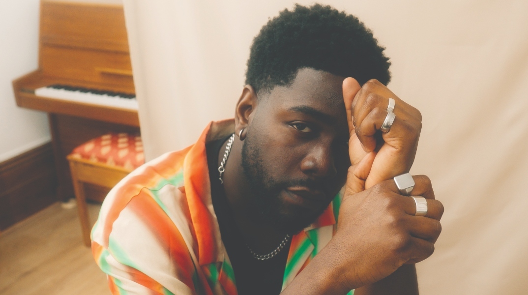 O Jake Isaac μας στέλνει την κασέτα του καλοκαιριού.