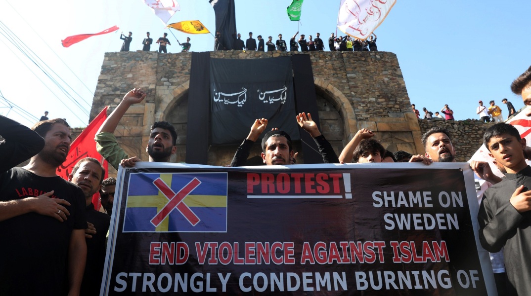 Σουηδία - Δανία: Νέα περιστατικά με καύσεις του Κορανίου οδηγούν τη Στοκχόλμη και την Κοπεγχάγη να εξετάσουν μέτρα περιορισμού τέτοιων ενεργειών.