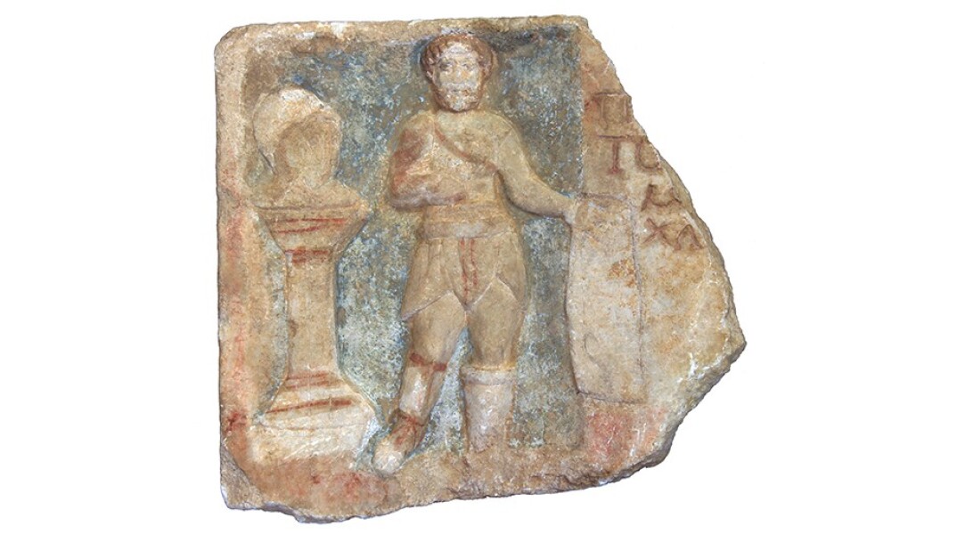 Θεσσαλονίκη: Ταυτοποιήθηκε η άγνωστη προέλευση ταφικού ανάγλυφου μονομάχου και εκτίθεται στο Αρχαιολογικό Μουσείο - Χρονολογείται στο β' μισό του 2ου αι. μ.Χ.