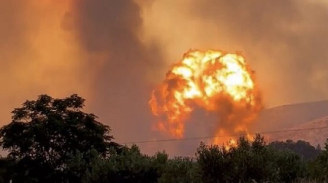 Έκρηξη από τη φωτιά στη Νέα Αγχίαλο