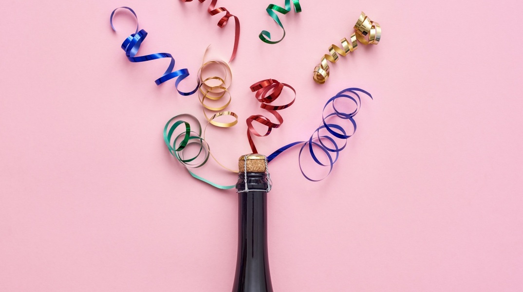 Ποιοι γιορτάζουν σήμερα 6 Αυγούστου; Το εορτολόγιο της Athens Voice σου τους θυμίζει. Μην ξεχάσεις να τους δώσεις τις καλύτερες ευχές σου!