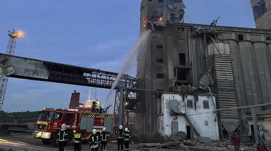 Ουκρανία: Σε «περιοχή πολεμικού κινδύνου» βρίσκονται έξι ρωσικά λιμάνια στη Μαύρη Θάλασσα - Ναυτικό drone έπληξε τάνκερ νωρίτερα σήμερα. 