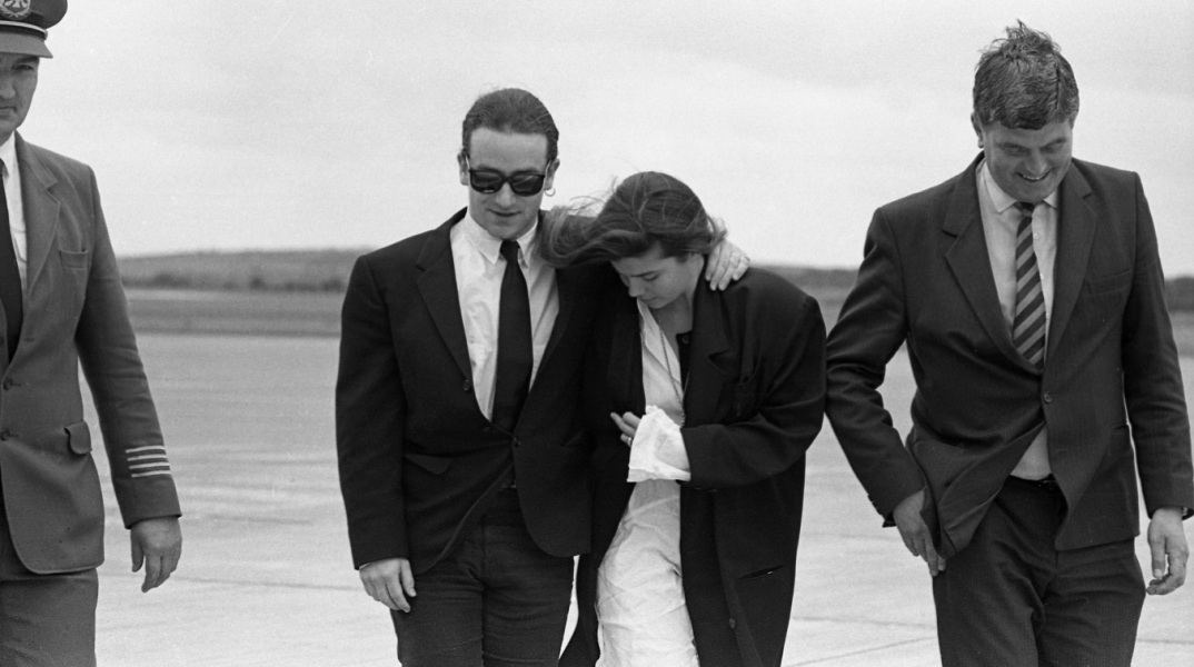 U2: Η ιστορία δημιουργίας του τραγουδιού «One Tree Hill» μετά από τραγικό δυστύχημα το καλοκαίρι του 1986.