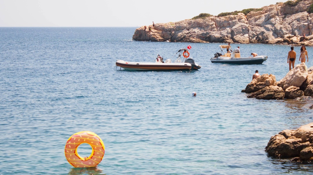 Που θα πάνε φέτος διακοπές οι Έλληνες - Ρεκόρ κρατήσεων για το εξωτερικό - Στα σκαριά η δημιουργία εγγυοδοτικού ταμείου από τα τουριστικά γραφεία στην Ελλάδα.