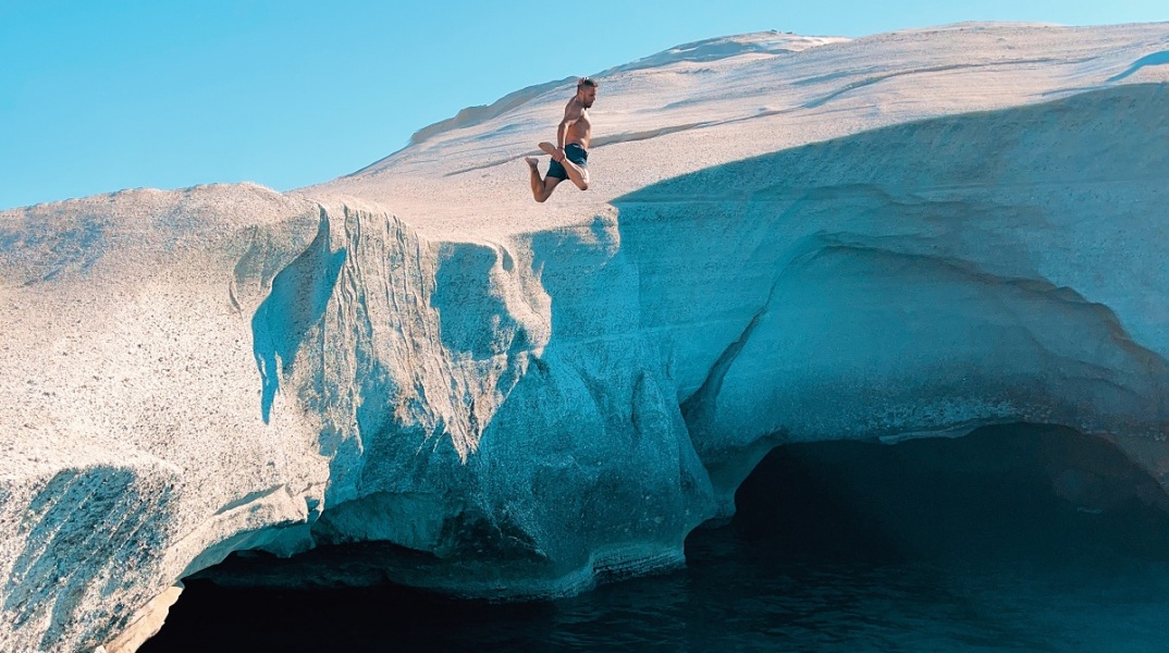 Vogue: Κορυφαίος προορισμός του καλοκαιριού η Ελλάδα - Το αφιέρωμα της γαλλικής έκδοσης στα τουριστικά θέλγητρα της χώρας μας.